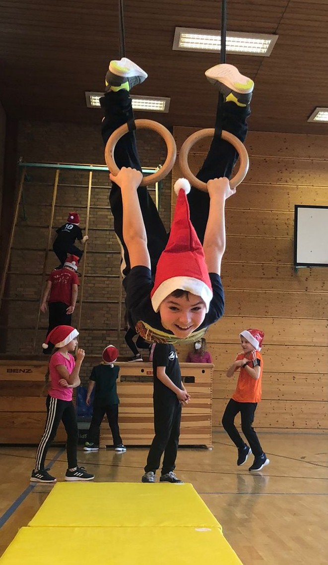 Weihnachtlicher Parcours im Eltern-Kind-Turnen und Vorschulturnen